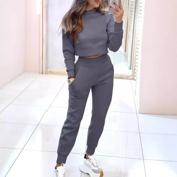 Comfortable Women's Two-Piece Tracksuit with Cropped Sweater