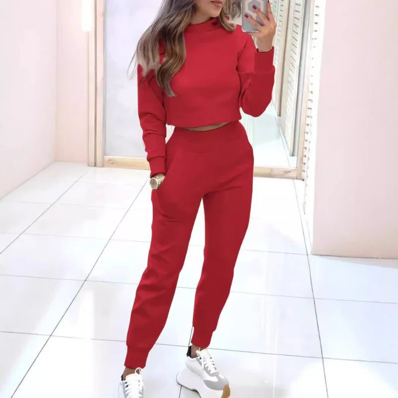 Comfortable Women's Two-Piece Tracksuit with Cropped Sweater