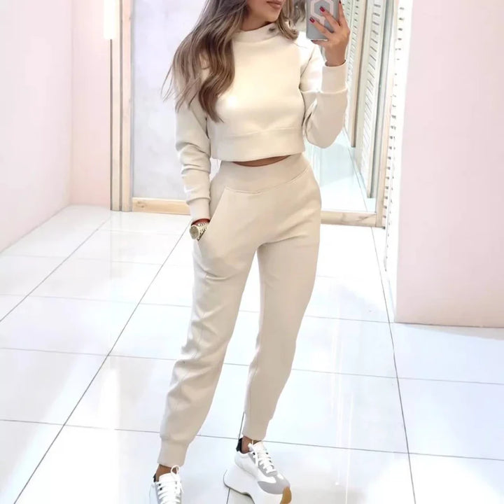 Comfortable Women's Two-Piece Tracksuit with Cropped Sweater