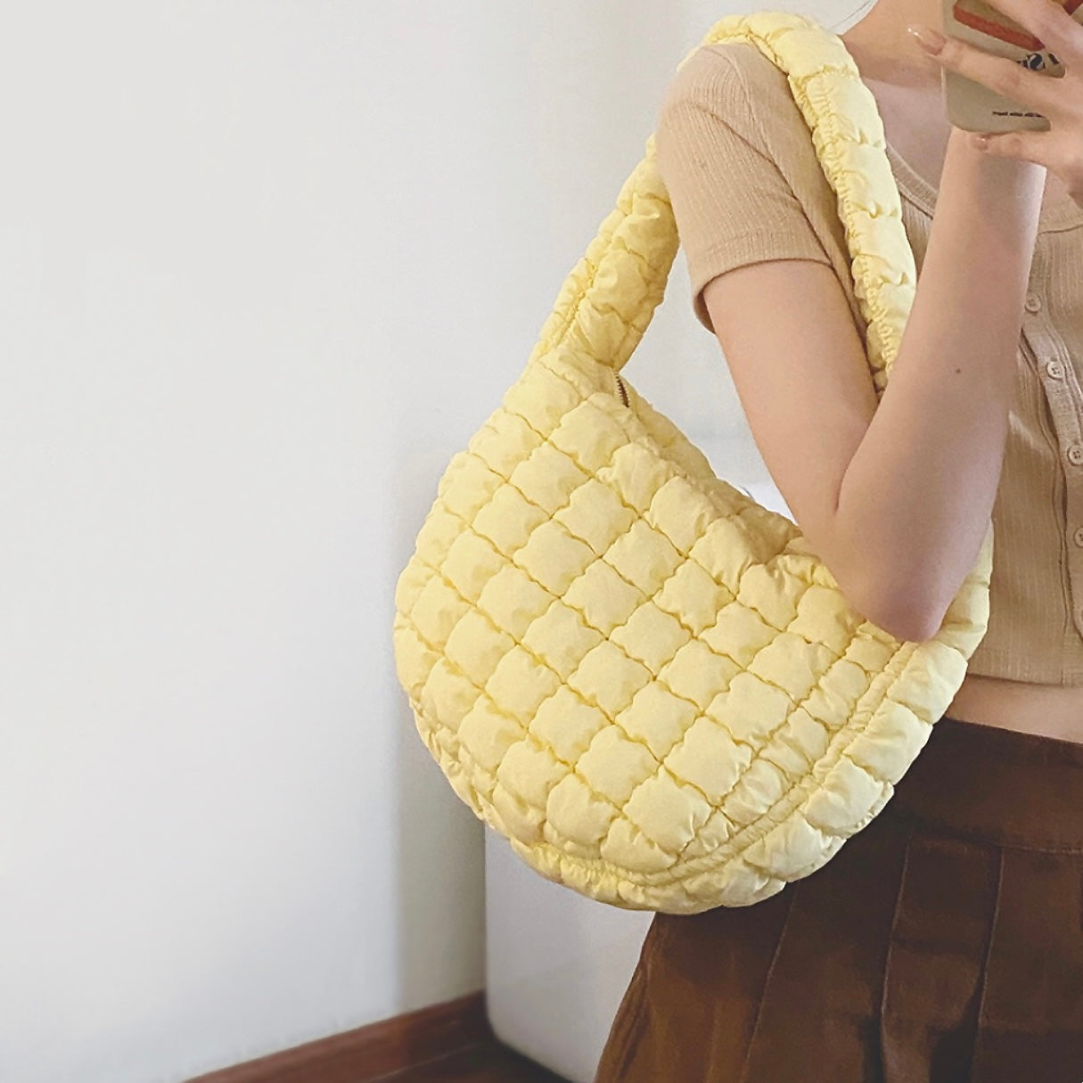 Yellow / 39 x 30 x 12 cm