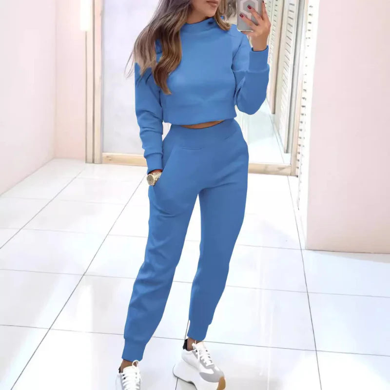 Comfortable Women's Two-Piece Tracksuit with Cropped Sweater