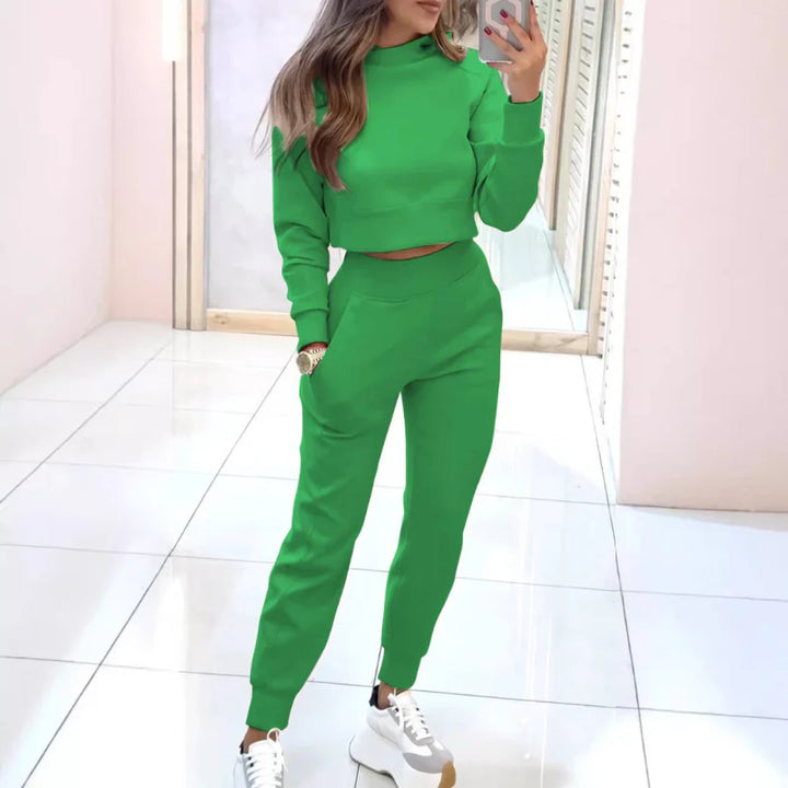 Comfortable Women's Two-Piece Tracksuit with Cropped Sweater