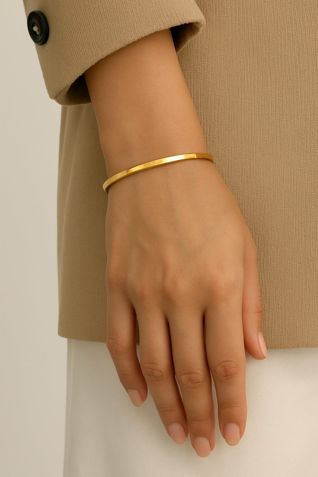 Margrit | Minimalist Hammered Bangle Bracelet