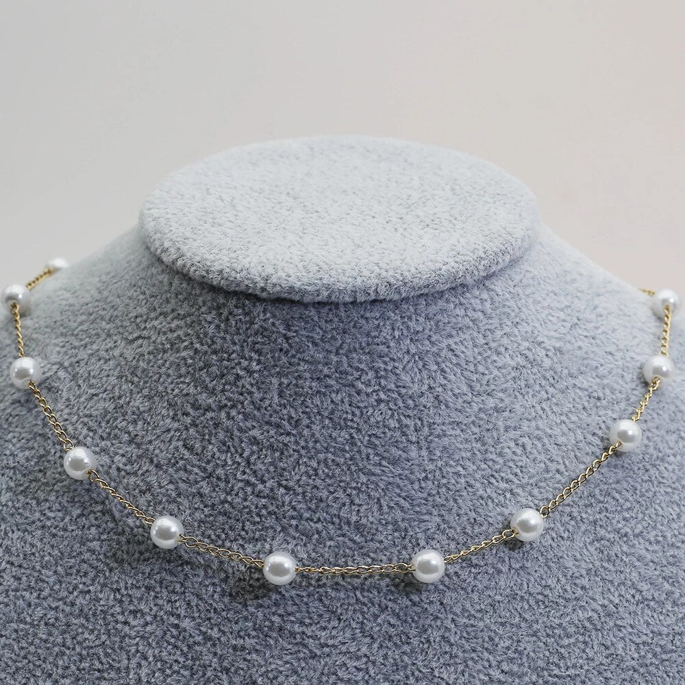 Pearl Necklace in Gold