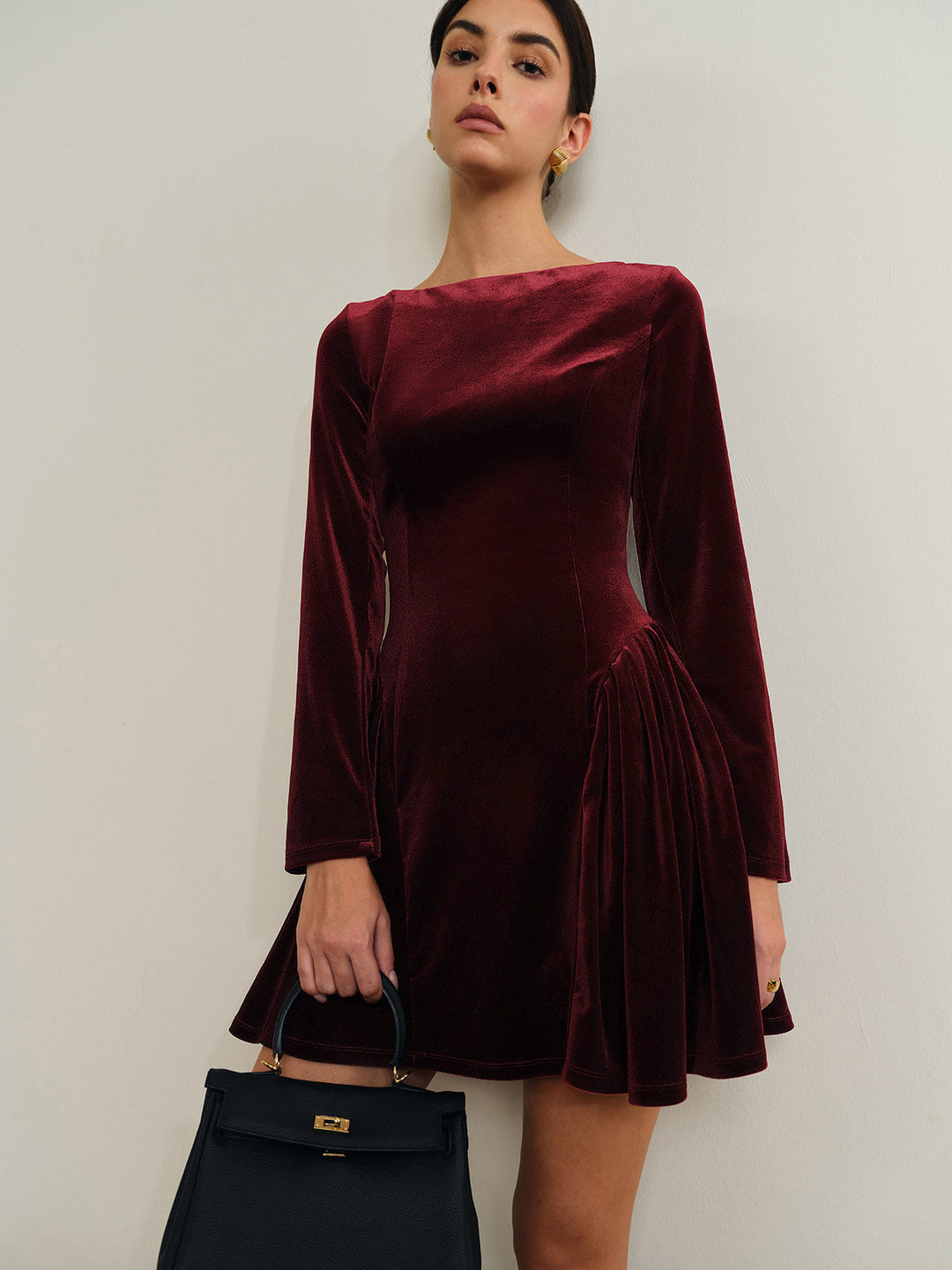 Elegant Red A-line Velvet Women's Mini Dress with Long Sleeves