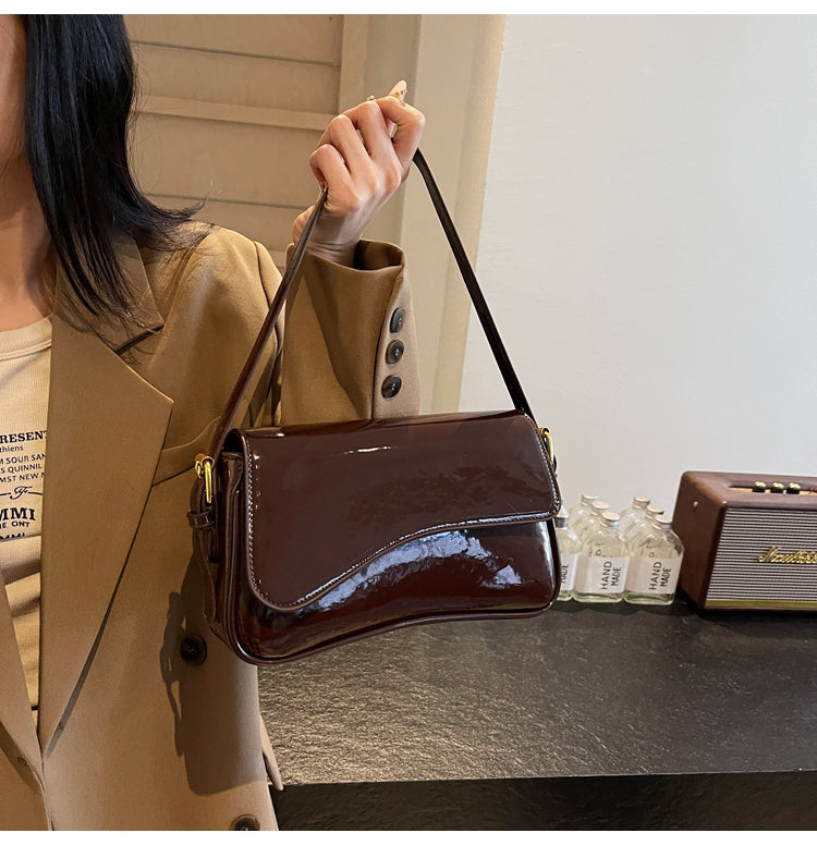 Tira | Shiny Shoulder Bag with Wavy Design