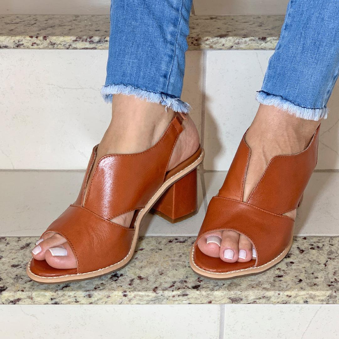 Iolanda | Open Heels with Wide Heel and V-Design