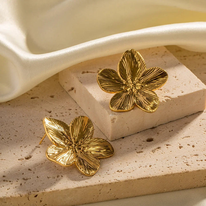 Penne | Statement flower-shaped earrings