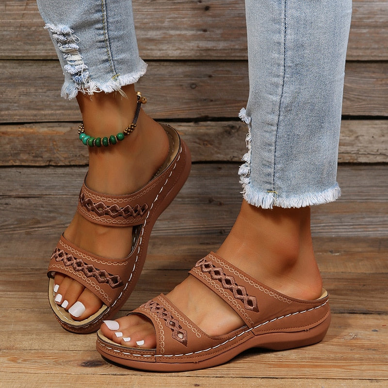 Dark brown / 44