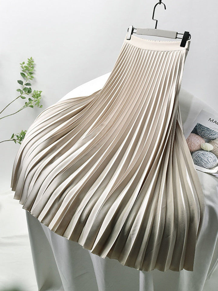 Levi | Shiny pleated skirt with high waist