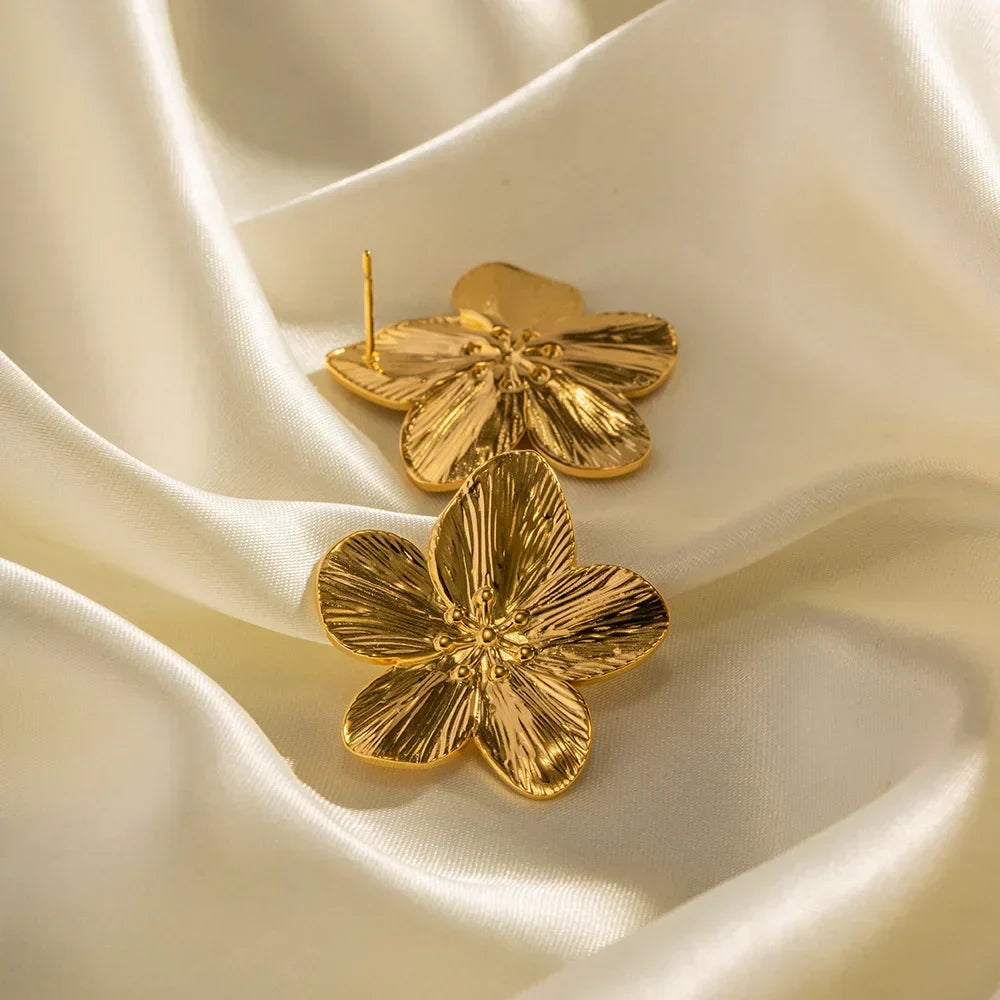 Penne | Statement flower-shaped earrings