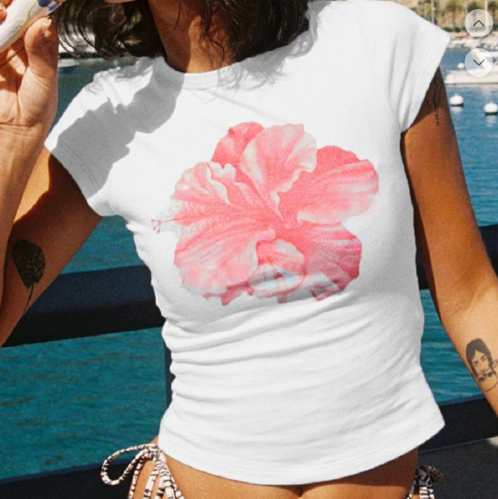 Katia | Fitted T-shirt with Hibiscus Print