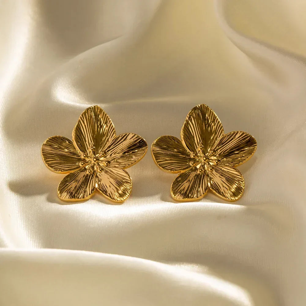 Penne | Statement flower-shaped earrings