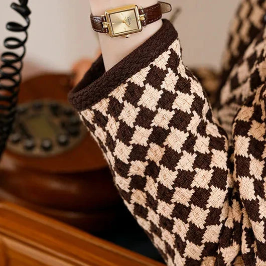 Stylish Women's Gold Watch with Classic Leather Band