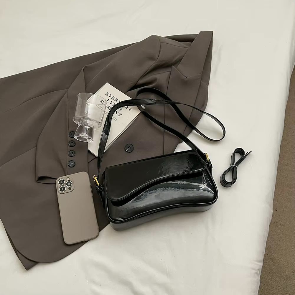 Tira | Shiny Shoulder Bag with Wavy Design
