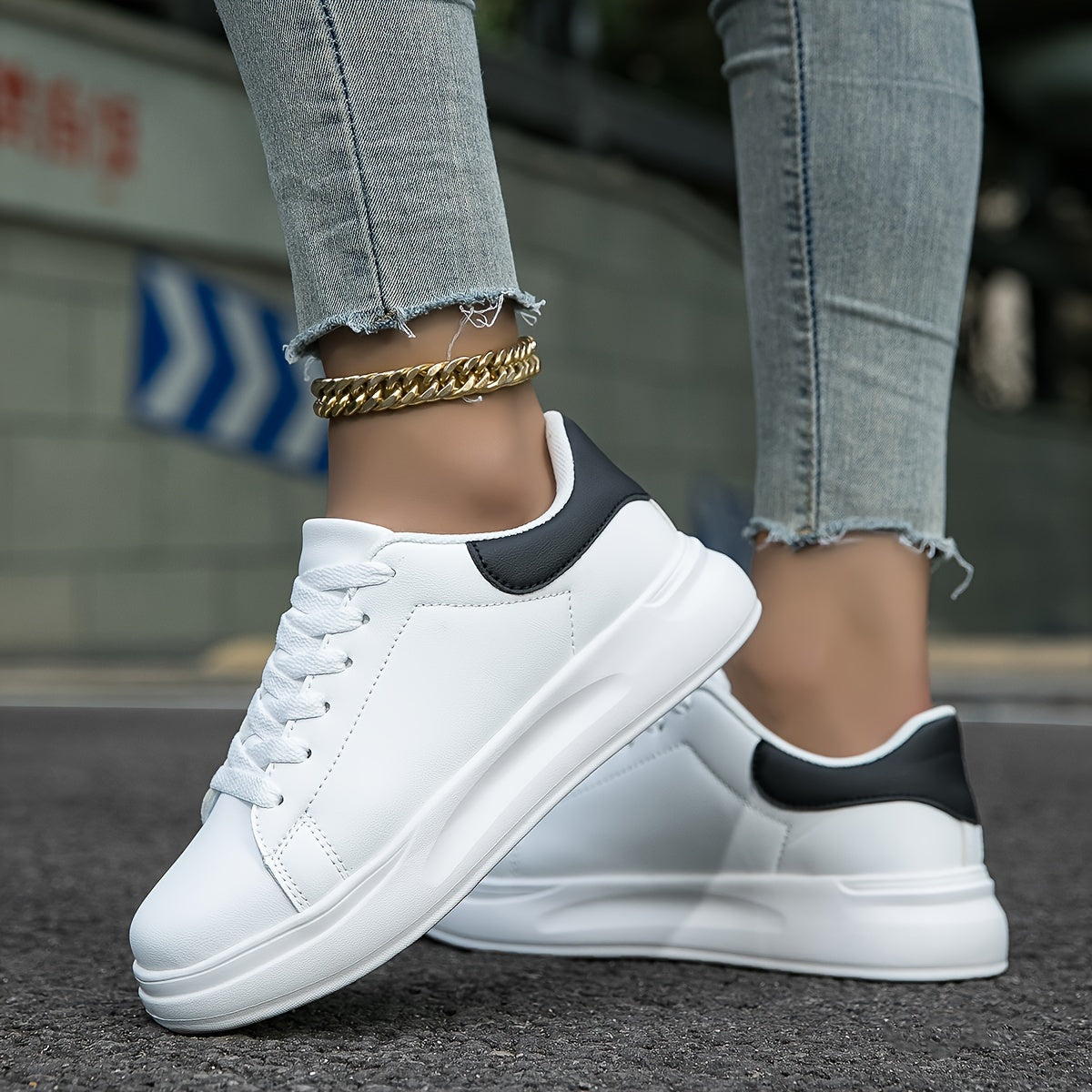 White and Black
 / 45