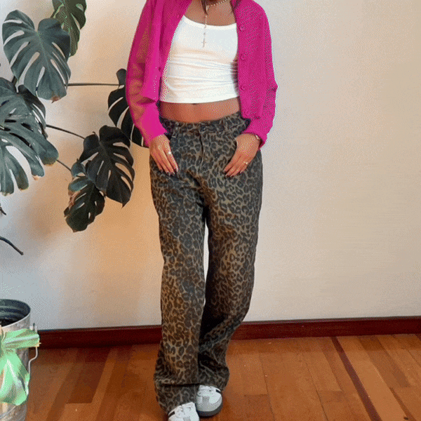 Women's jeans with leopard print high waist and wide legs