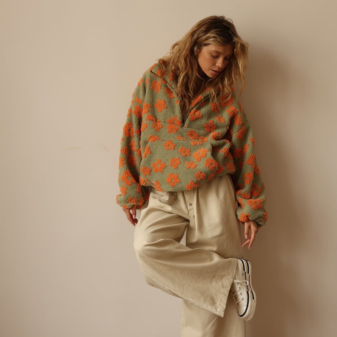 Women's Oversized Fleece Sweater with Floral Print and Zipper