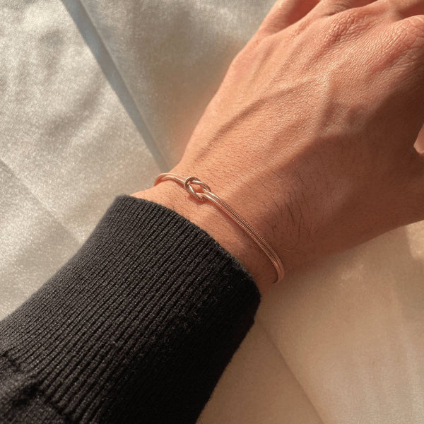 Taisha | Minimalist bracelet with knot detail