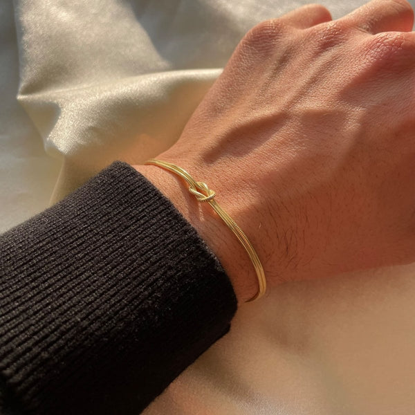 Taisha | Minimalist bracelet with knot detail