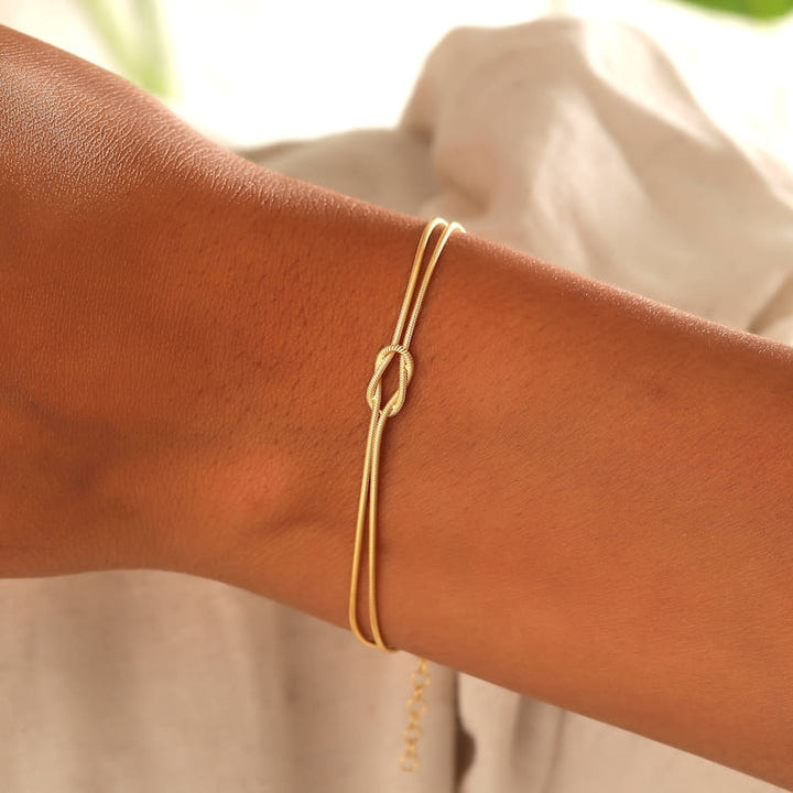Taisha | Minimalist bracelet with knot detail