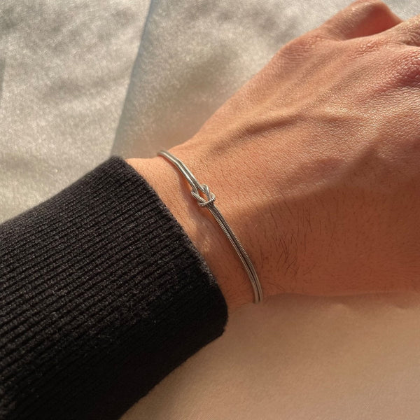 Taisha | Minimalist bracelet with knot detail