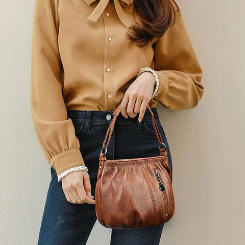 Leila | Elegant Handbag with Soft Pleats and Adjustable Strap